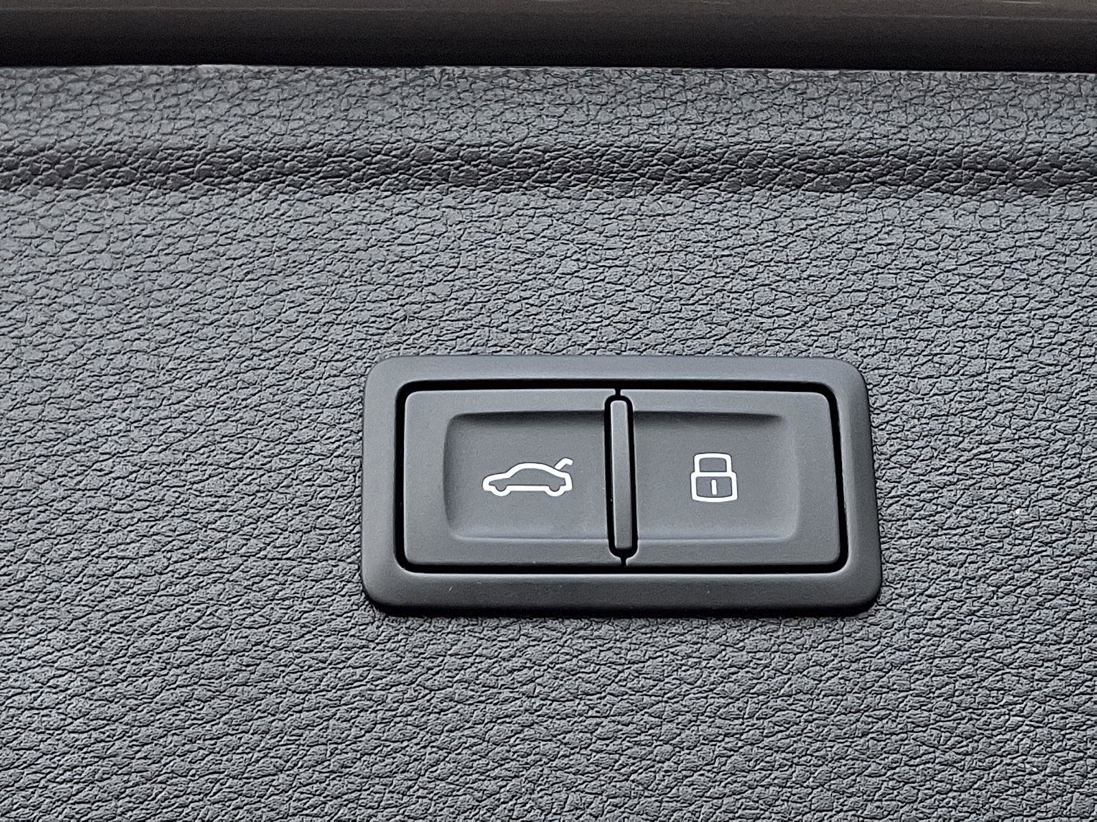 Used 2023 Audi Q5 2.0T Premium w/ Convenience Package image 30