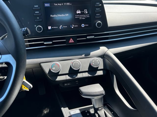 Certified 2024 Hyundai Elantra SE FWD image 19