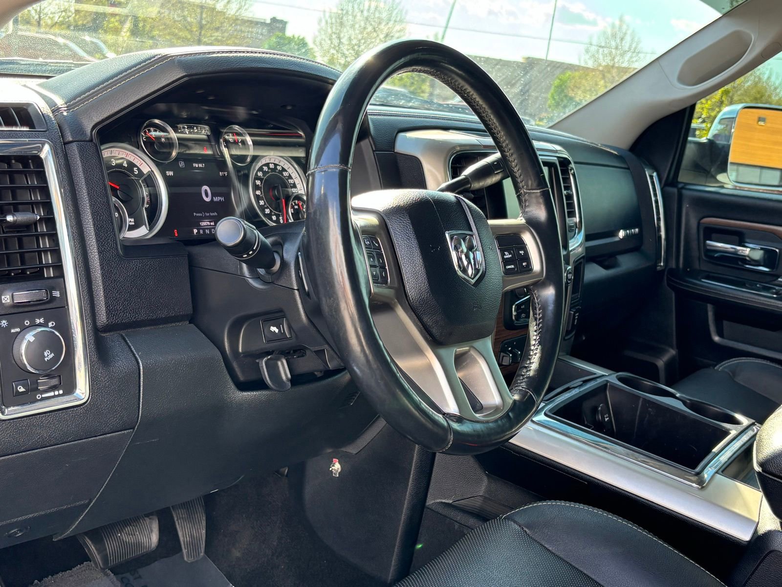 Used 2015 RAM 3500 Laramie w/ Convenience Group AWD/4WD image 14