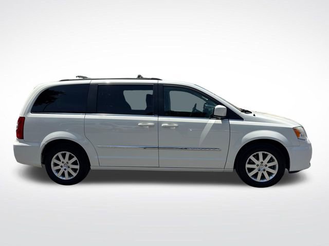 Used 2013 Chrysler Town & Country Touring FWD image 7