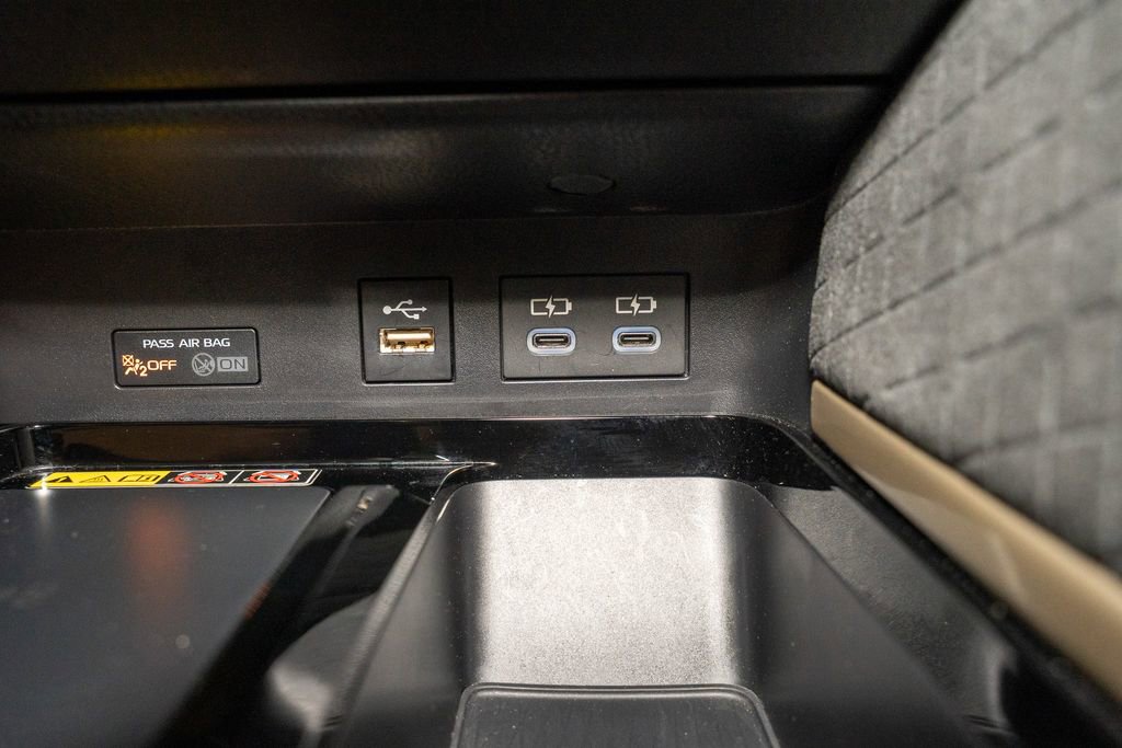 Used 2025 Toyota Camry XLE image 16