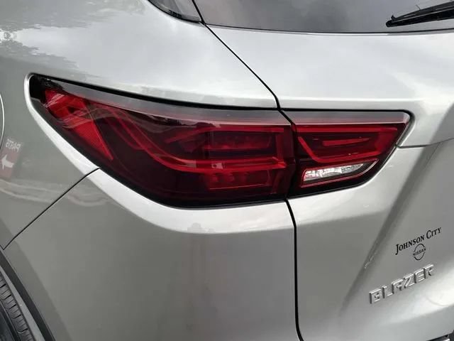Used 2025 Chevrolet Blazer LT FWD image 12