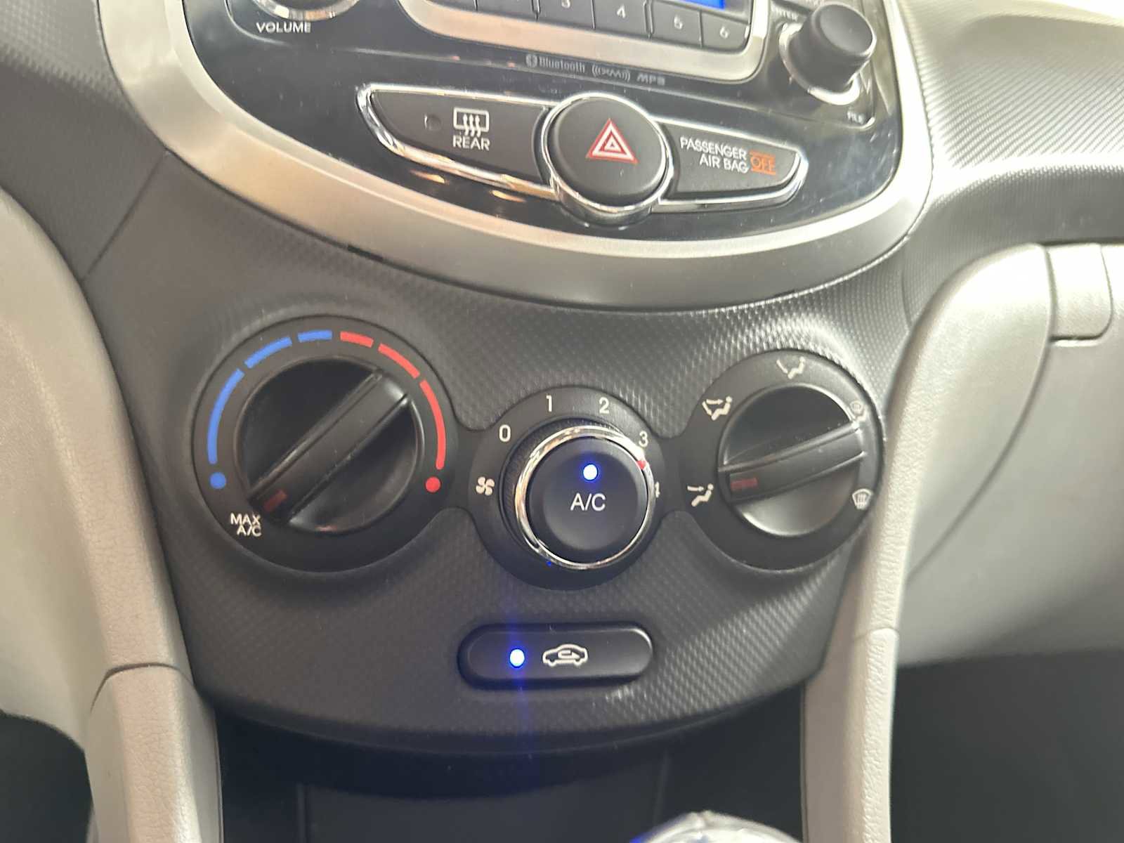 Used 2014 Hyundai Accent SE FWD image 24