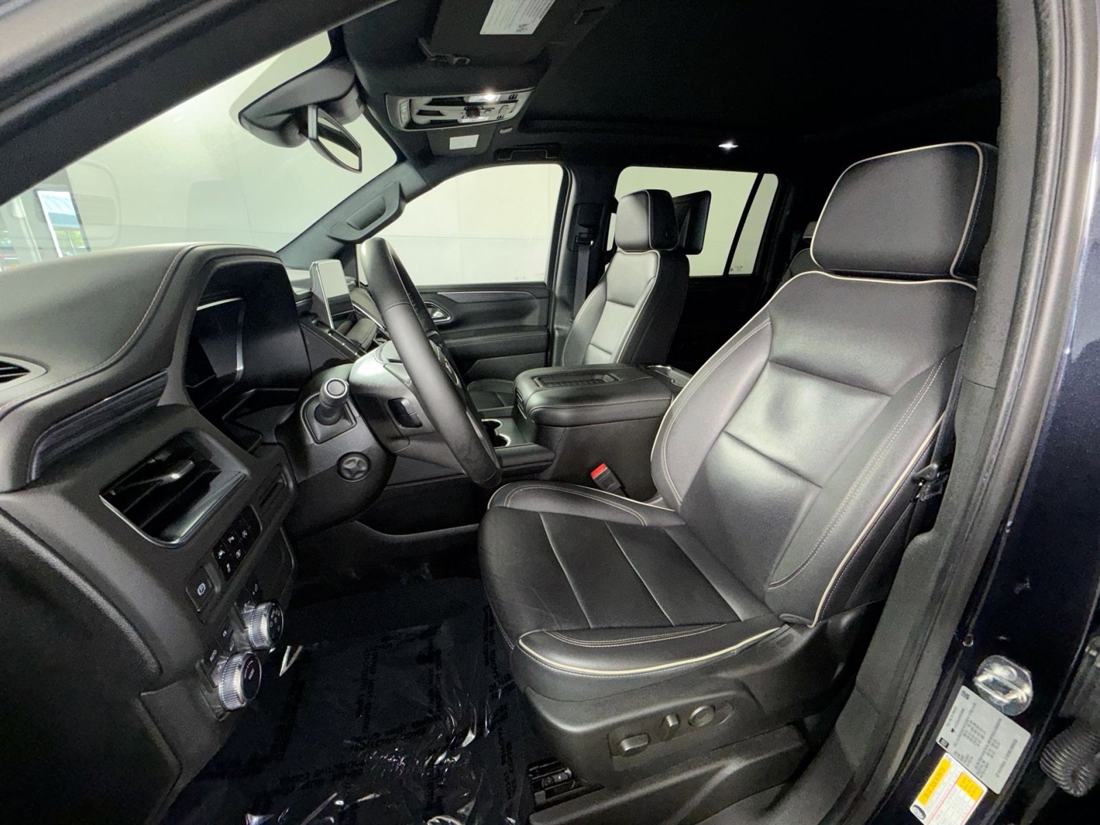 Used 2023 GMC Yukon XL SLT w/ SLT Premium Package image 13