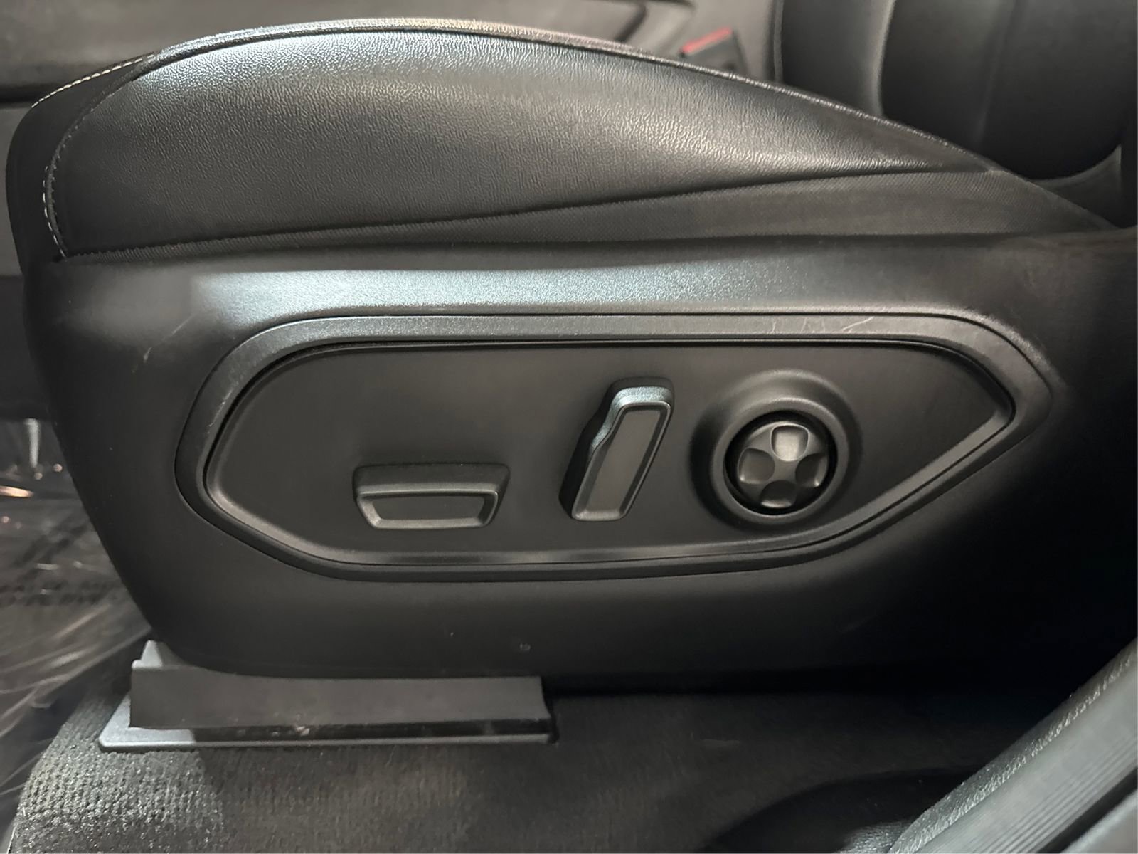 Used 2023 Jeep Grand Cherokee 4WD 4xe image 19