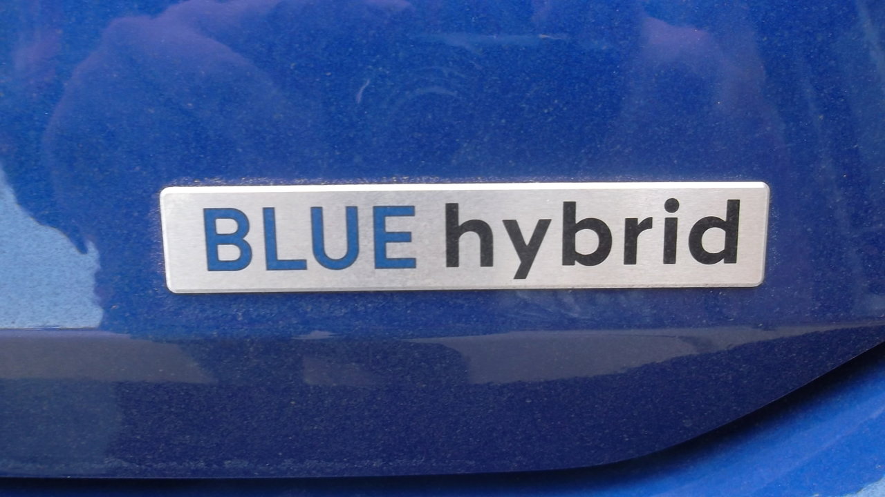 Used 2025 Hyundai Elantra Blue image 18