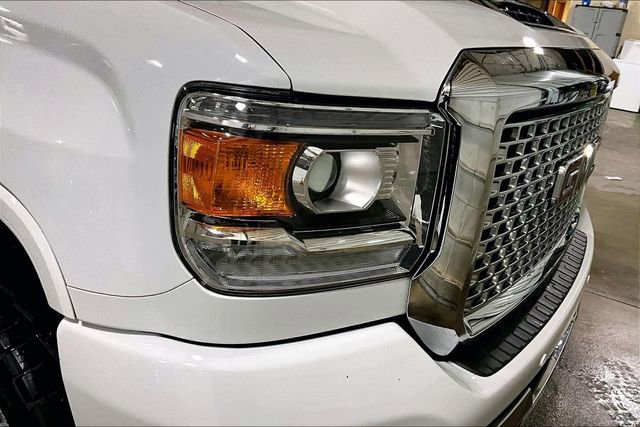 Used 2017 GMC Sierra 2500 Denali w/ Duramax Plus Package AWD/4WD image 4