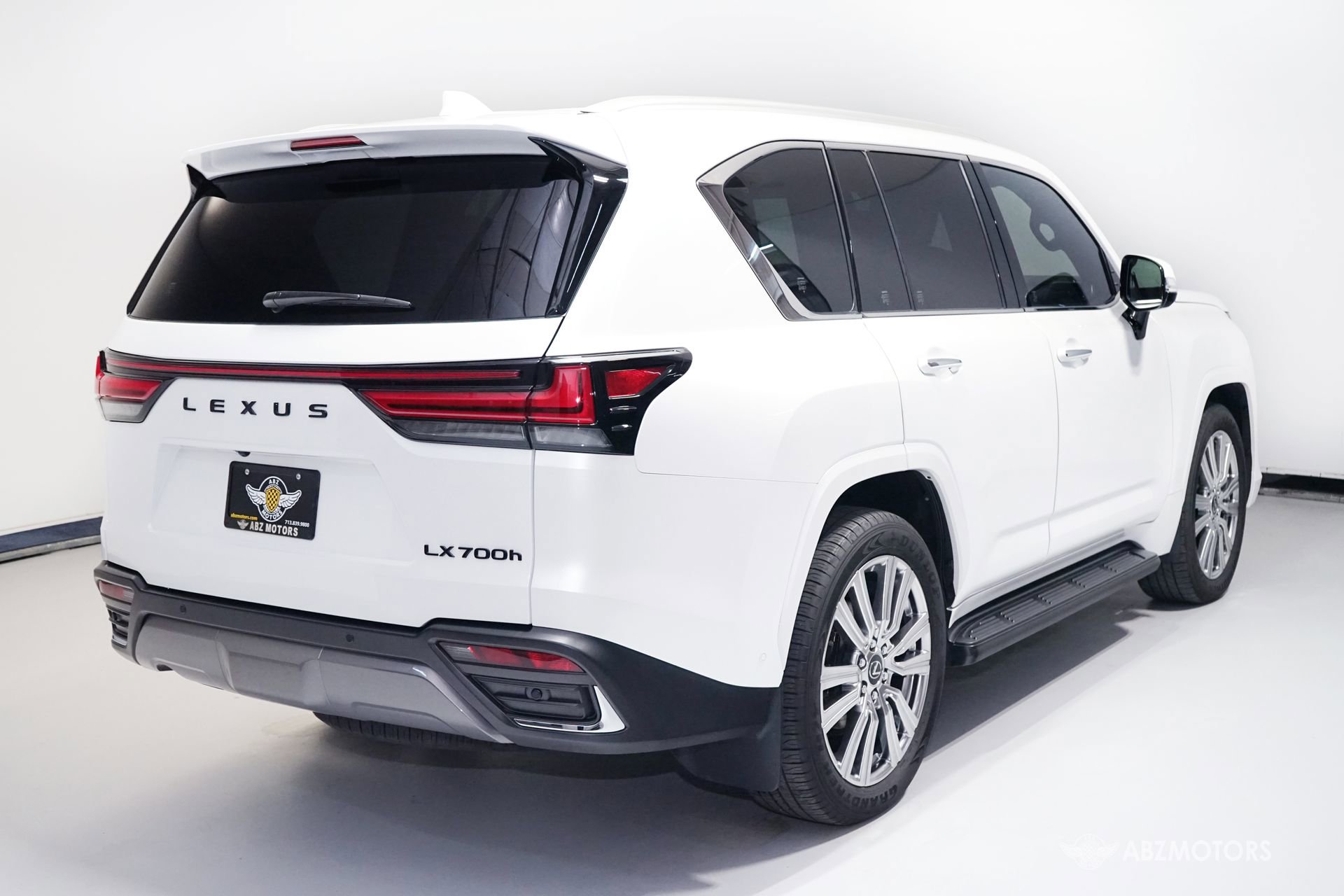 Used 2025 Lexus LX 700h Ultra Luxury w/ Accessory Package (2T) AWD/4WD image 5