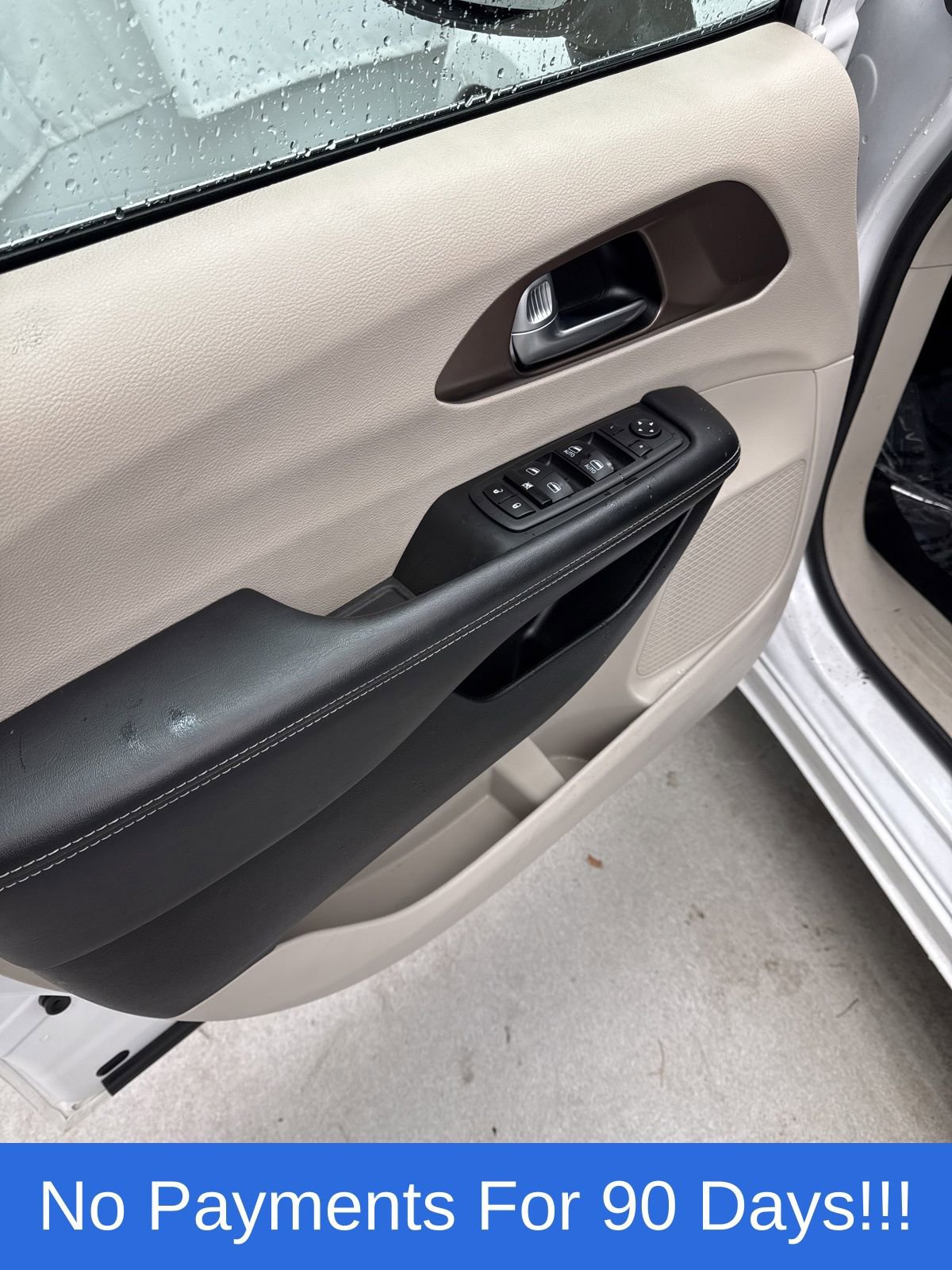 Used 2024 Chrysler Voyager LX image 13