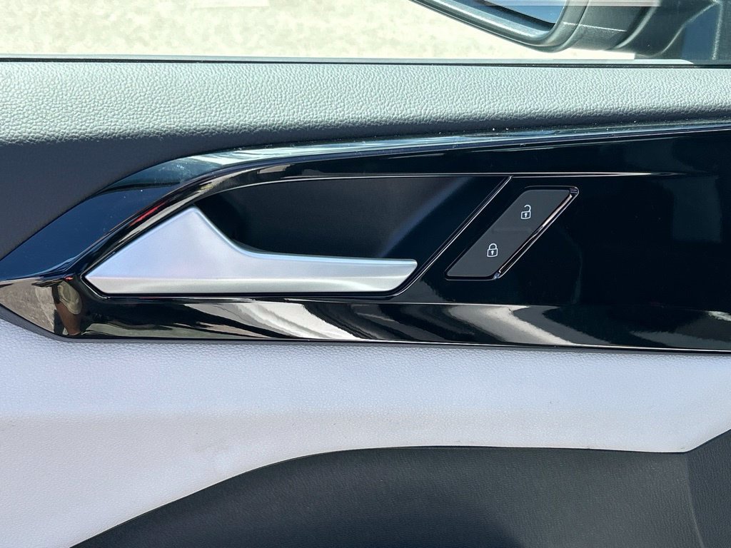 New 2026 Volkswagen Taos S FWD image 17