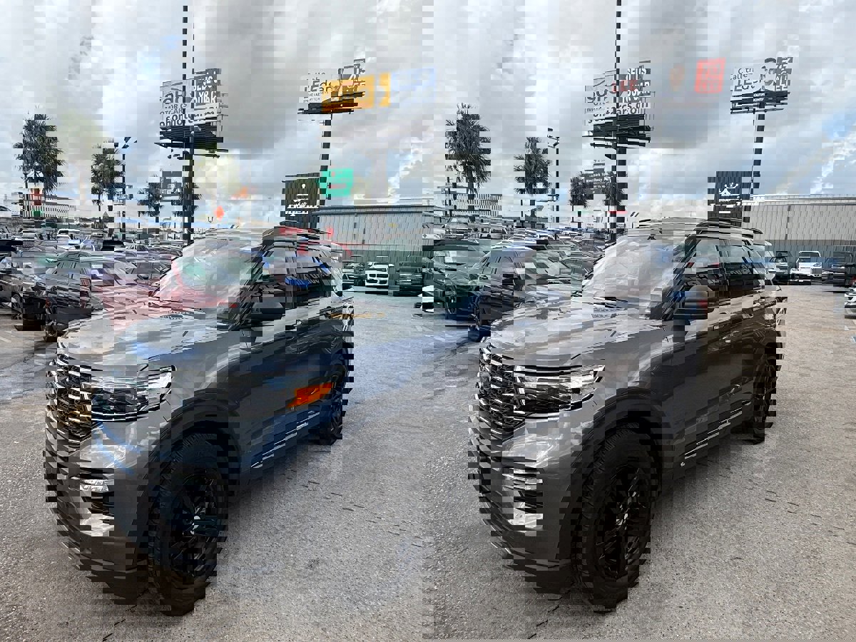 Used 2024 Ford Explorer XLT w/ Equipment Group 202A image 7