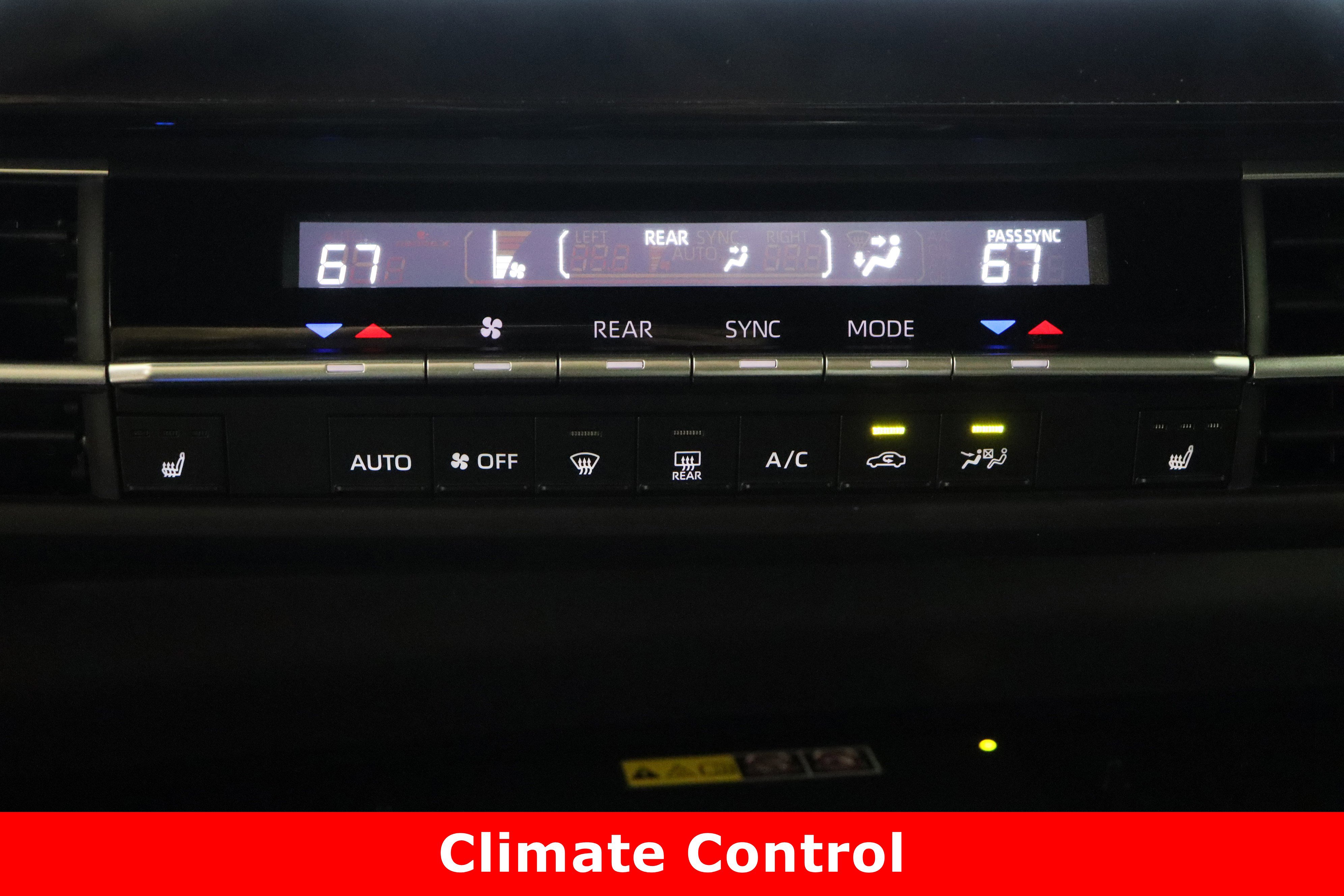 Used 2025 Toyota Sienna XLE Woodland Edition image 20