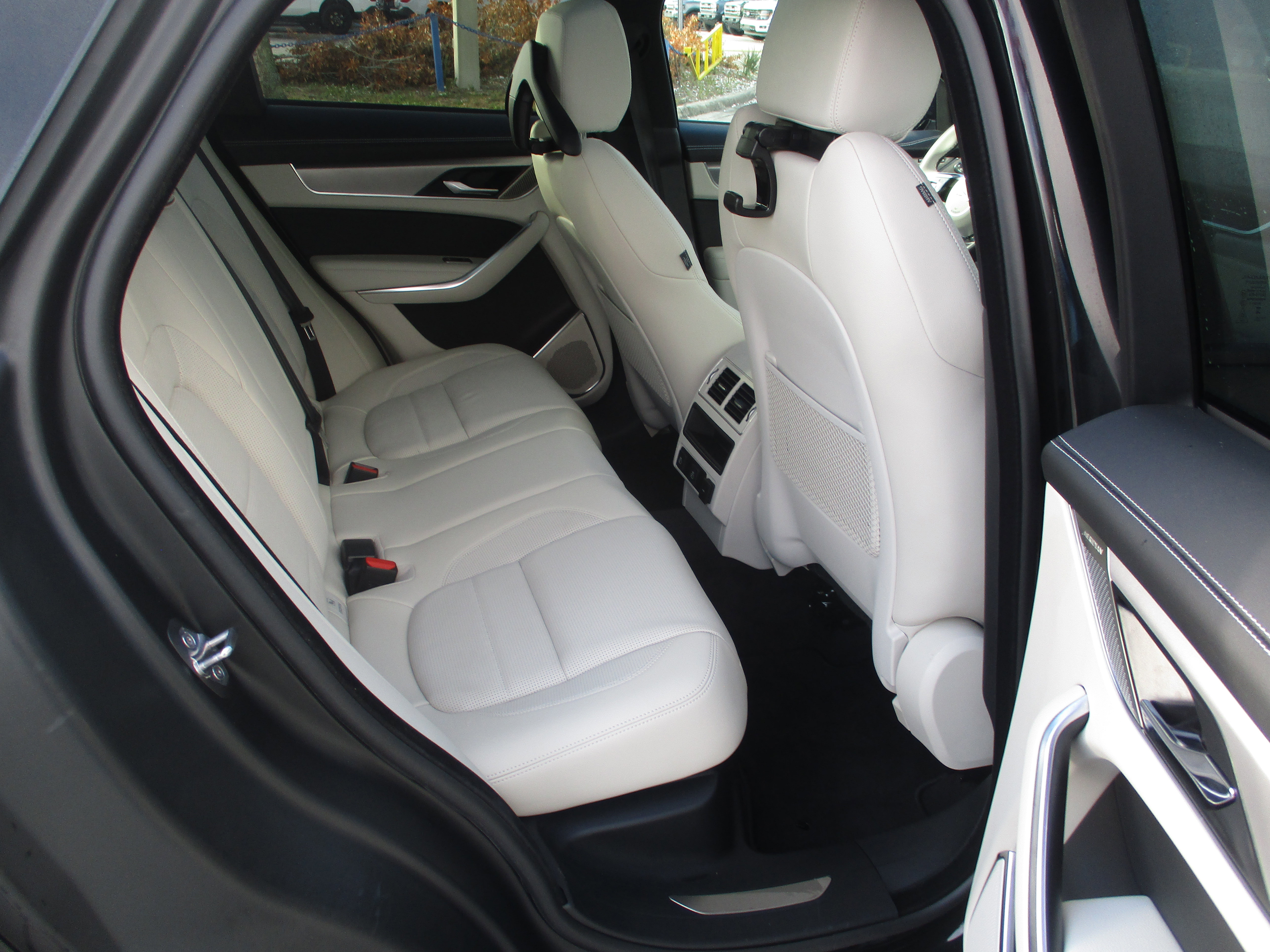 Used 2024 Jaguar F-PACE R-Dynamic S image 13