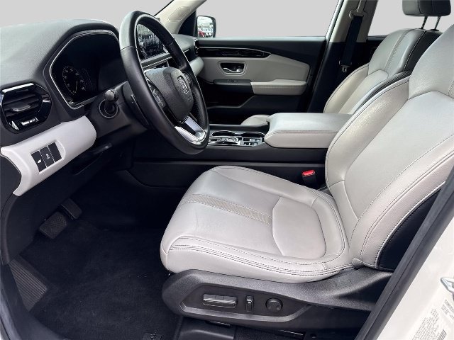 Used 2025 Honda Pilot EX-L image 9