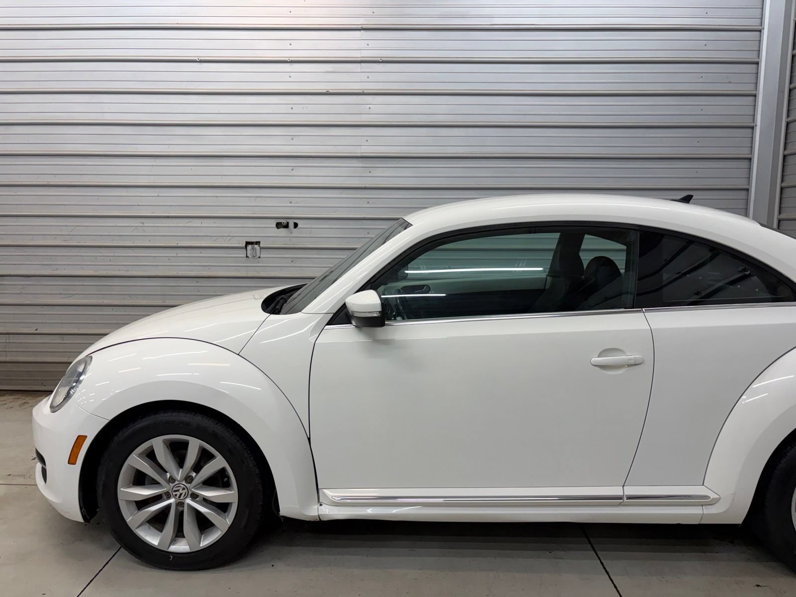 Used 2013 Volkswagen Beetle TDI FWD image 3
