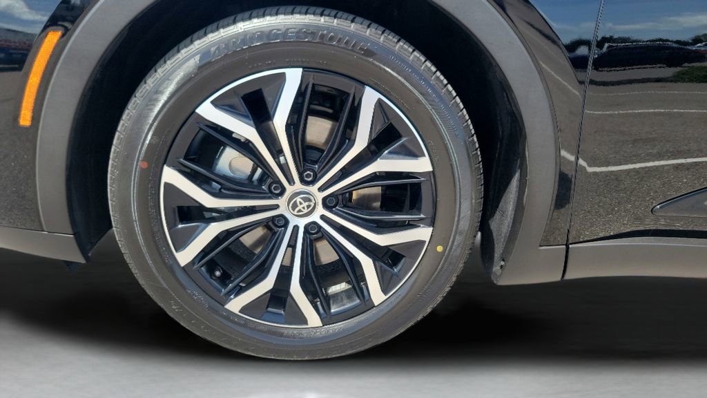 Certified 2025 Toyota Crown AWD/4WD image 25