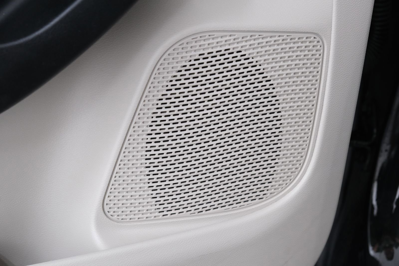 Used 2022 Chrysler Pacifica Touring-L FWD image 25