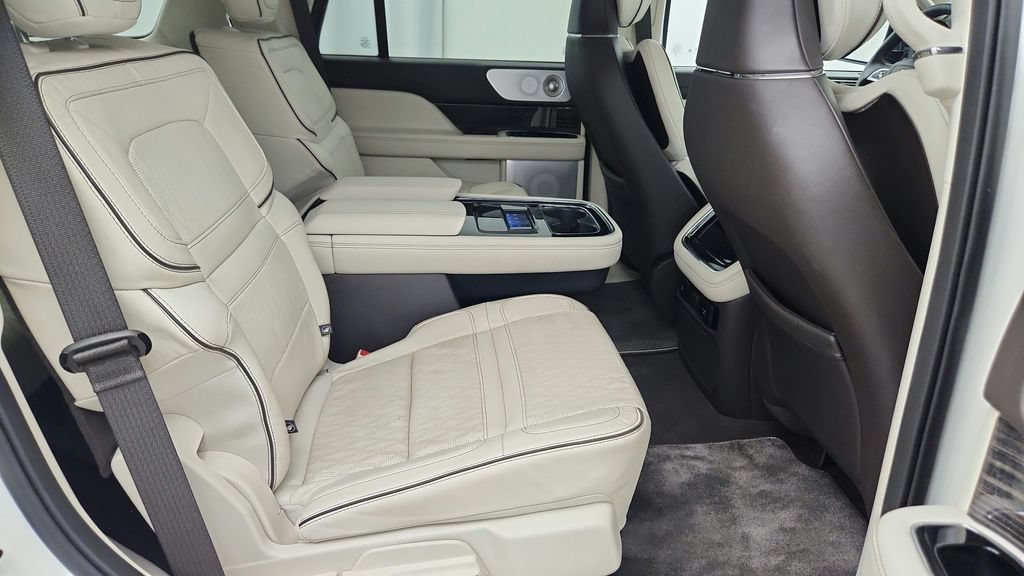 Used 2024 Lincoln Navigator Black Label AWD/4WD image 45