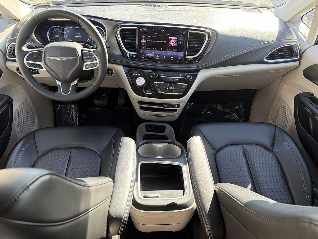 Used 2023 Chrysler Pacifica Touring-L FWD image 18