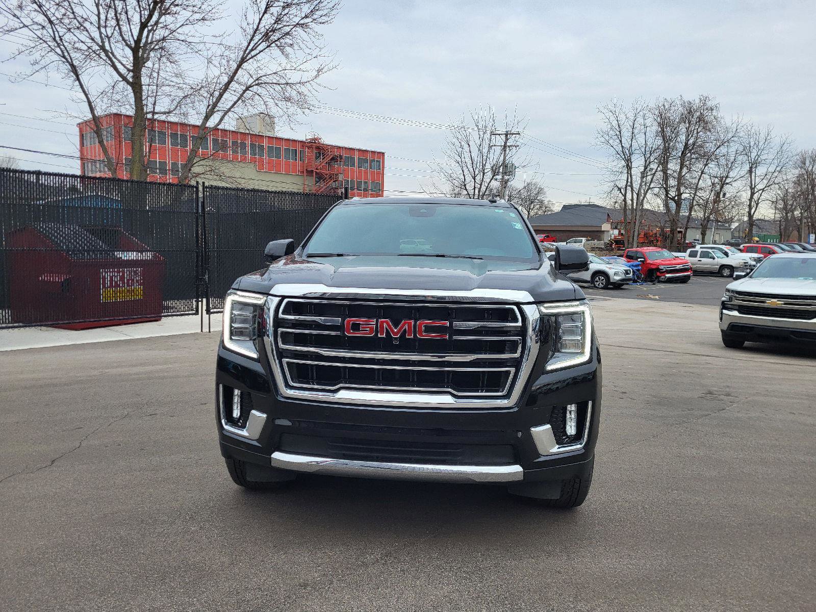 Used 2023 GMC Yukon SLT w/ SLT Premium Package image 8