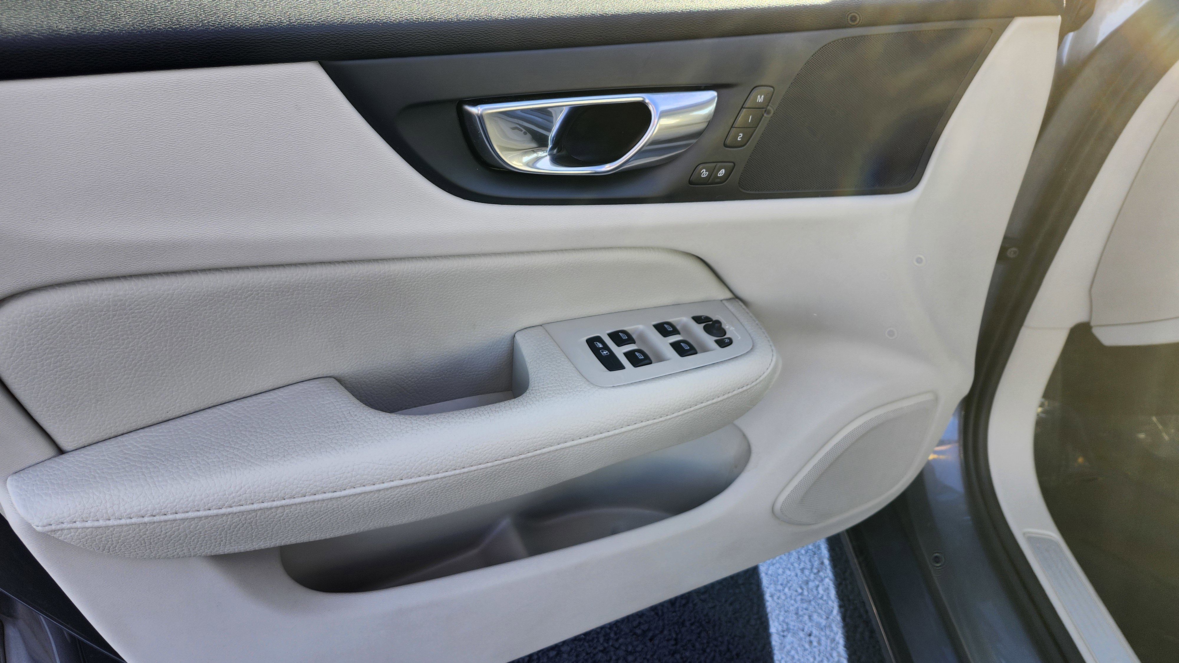 Used 2021 Volvo S60 T5 Momentum image 19