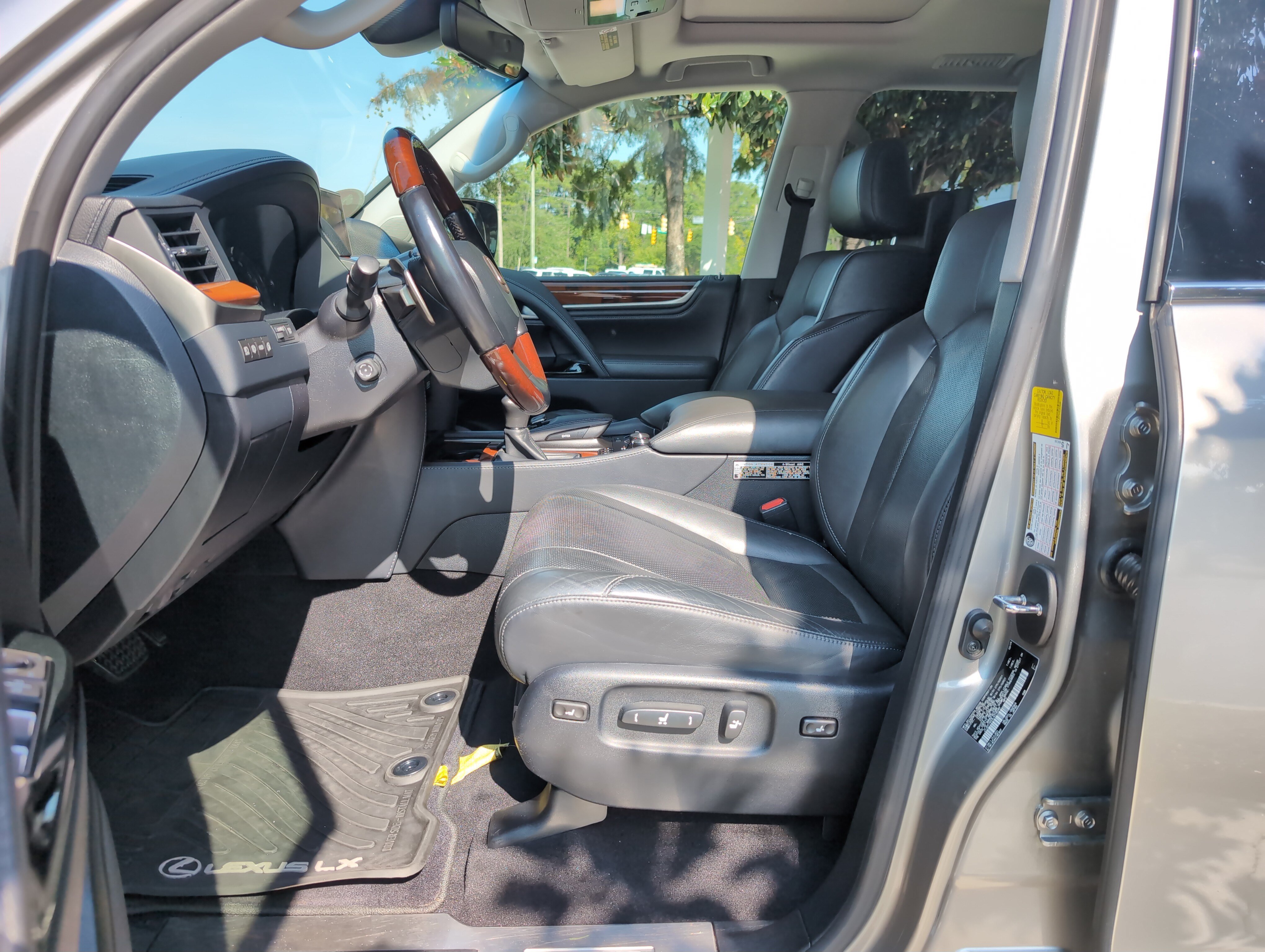 Certified 2020 Lexus LX 570 4WD w/ Luxury Package image 16