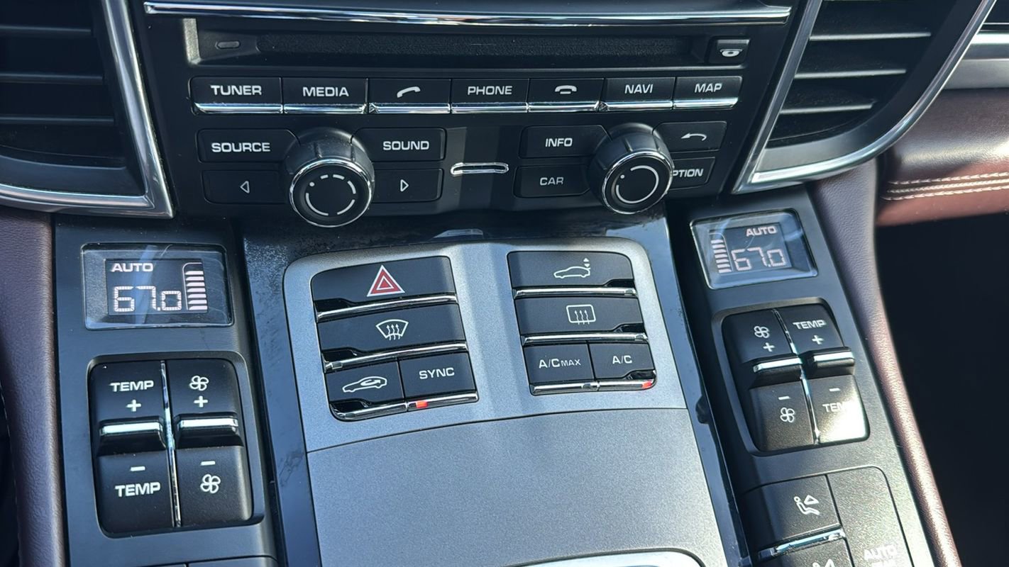 Used 2015 Porsche Panamera 4 image 31