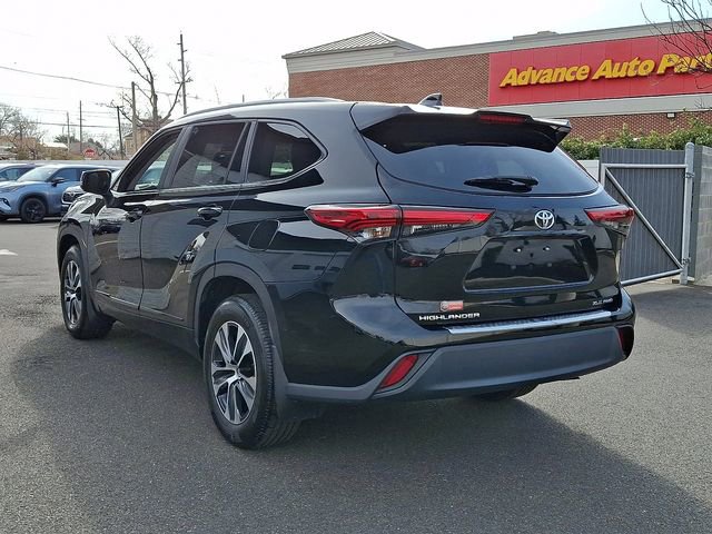 Used 2023 Toyota Highlander XLE image 4
