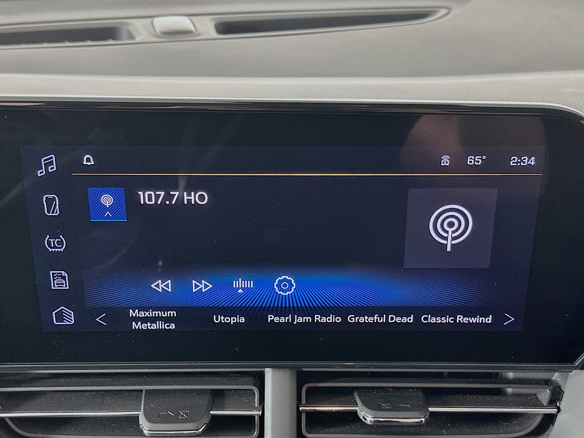 Used 2025 Chevrolet Trax LT w/ LT Convenience Package image 19