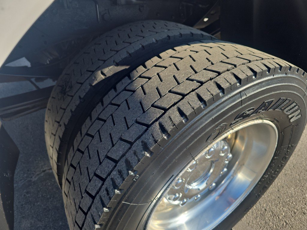 Used 2014 Ford F550 4x4 Crew Cab Super Duty w/ Lariat Interior Package image 31