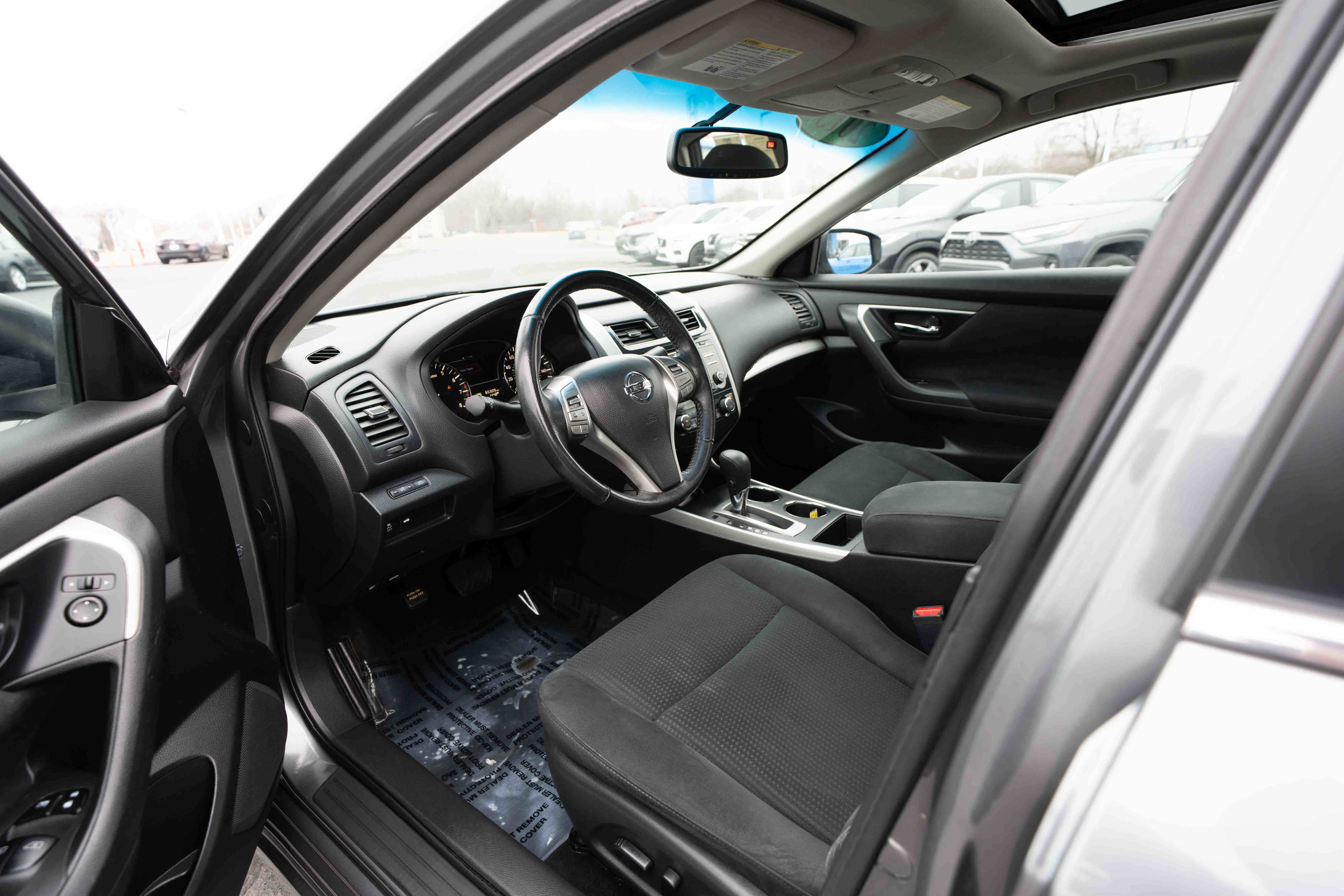 Used 2015 Nissan Altima 2.5 SV w/ Convenience Package image 8