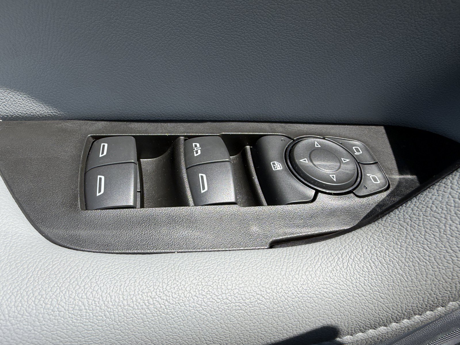 Used 2022 Chevrolet Blazer LT FWD image 19