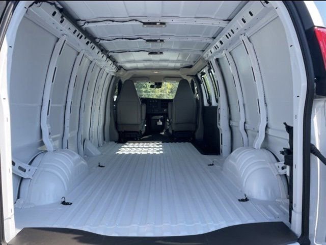 New 2025 GMC Savana 2500 Extended w/ Driver Convenience Package image 9