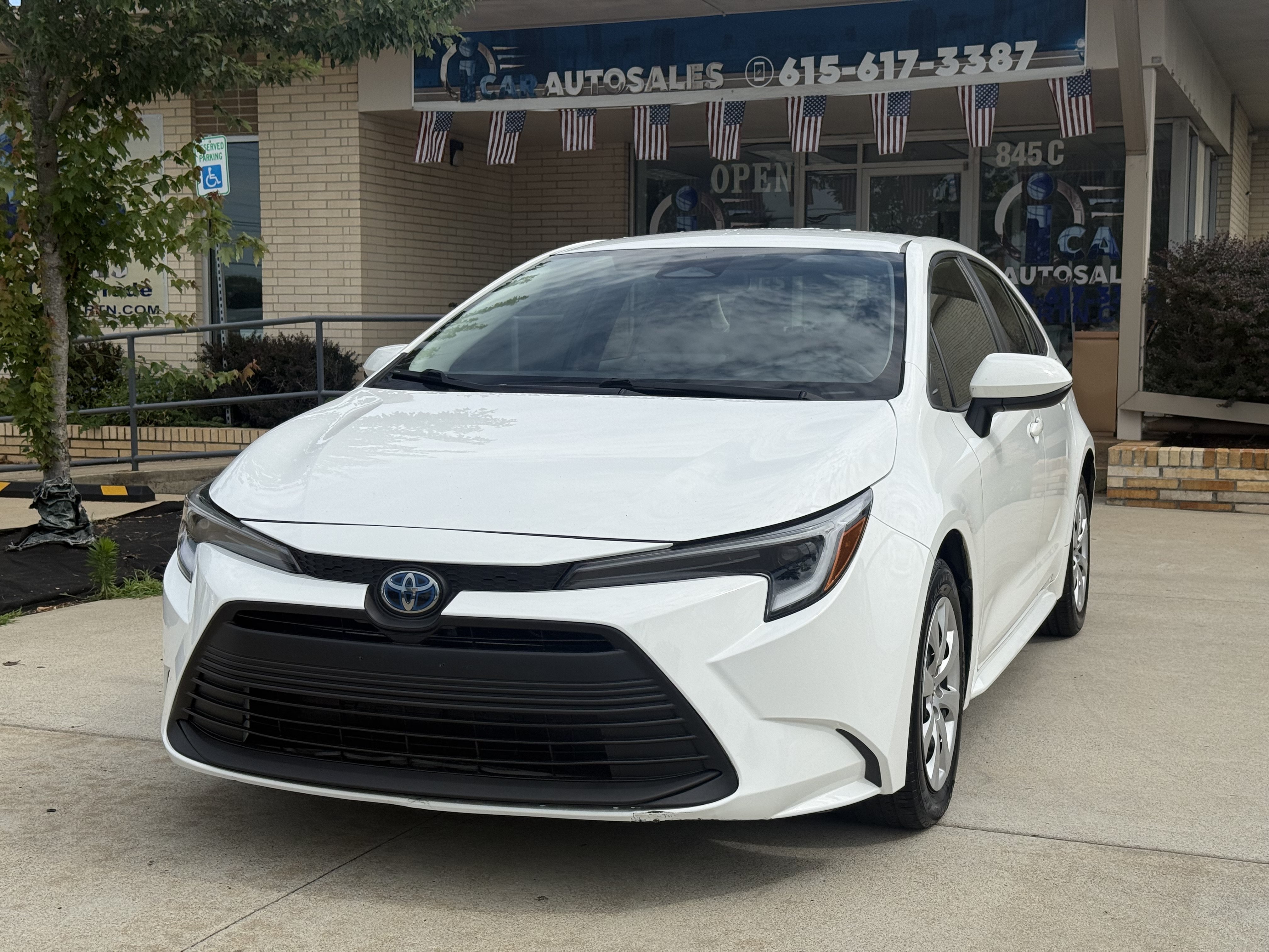 Used 2024 Toyota Corolla LE FWD image 1