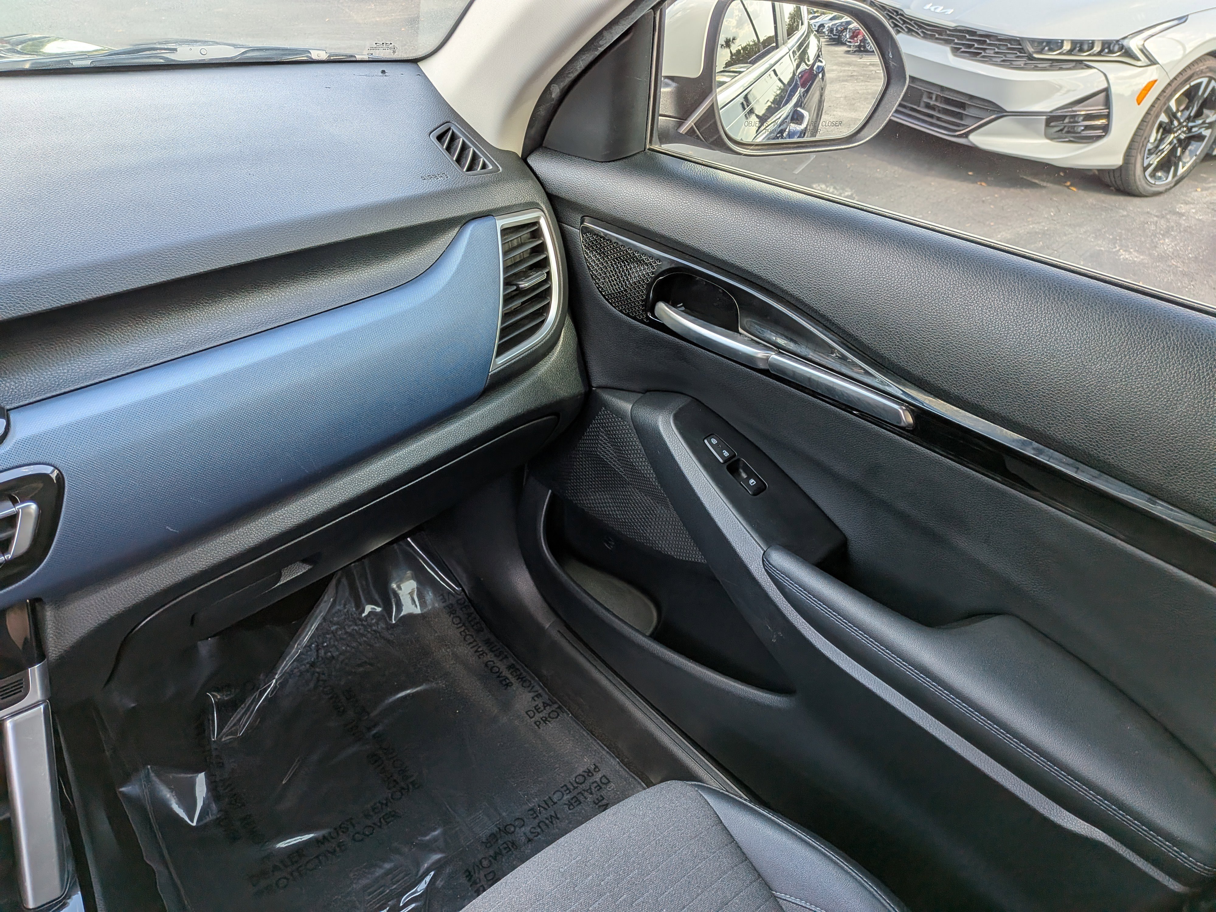 Used 2023 Kia Seltos S w/ Navigation Package image 18
