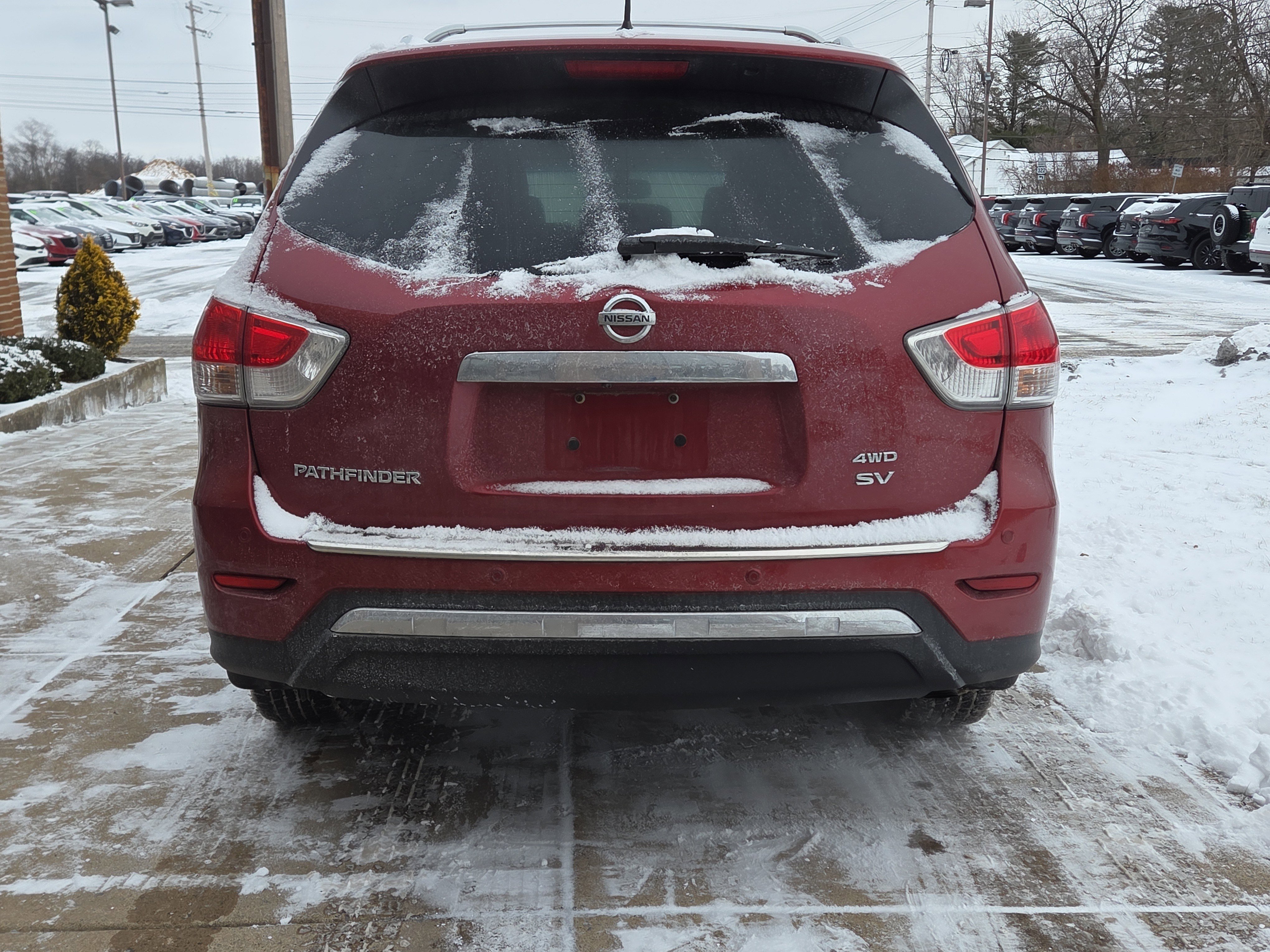 Used 2016 Nissan Pathfinder SV image 4