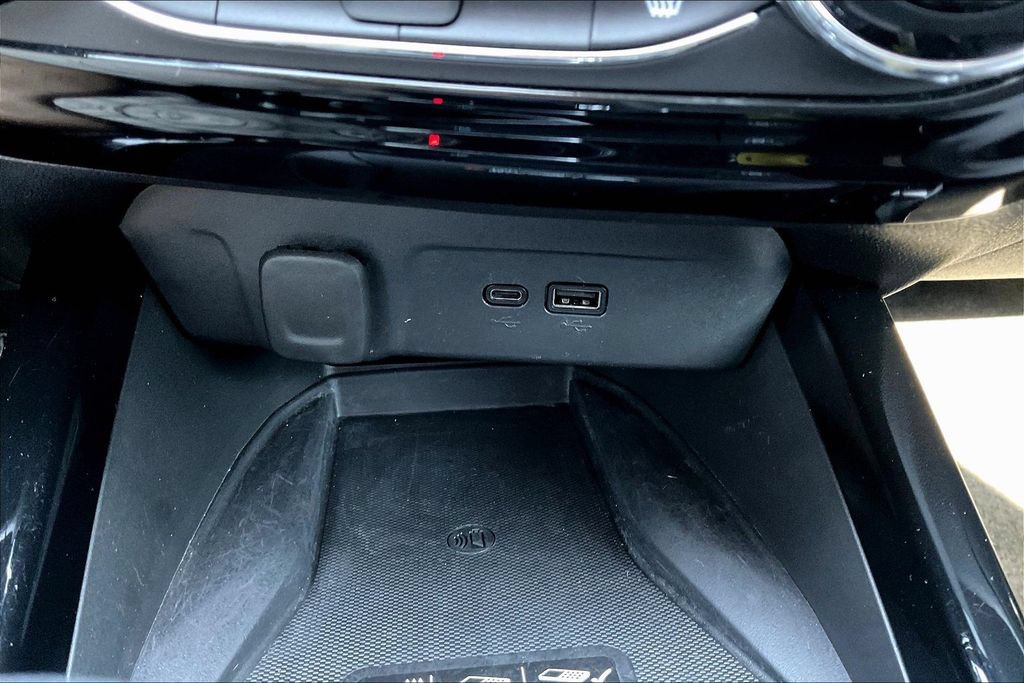 Used 2025 Chevrolet Trax LT w/ Sunroof Package FWD image 15