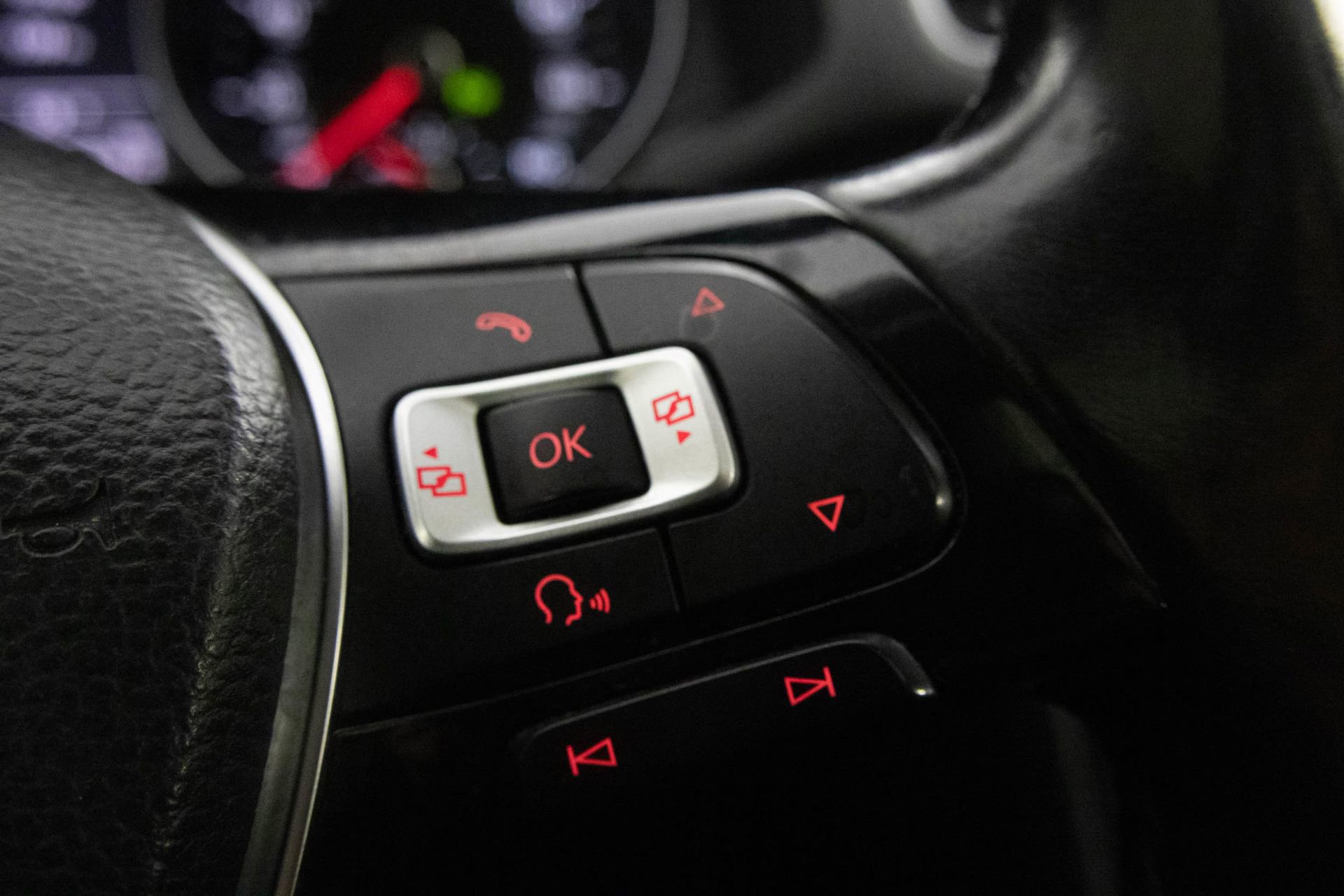 Used 2018 Volkswagen Passat 2.0T SE w/ SE Lighting Package image 30