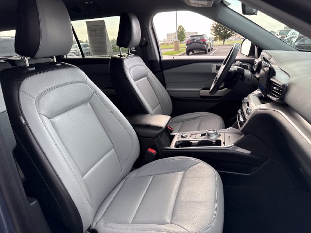 Used 2021 Ford Explorer XLT w/ Equipment Group 202A AWD/4WD image 13