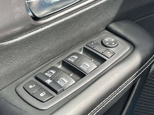 New 2026 Chrysler Pacifica Select FWD image 16
