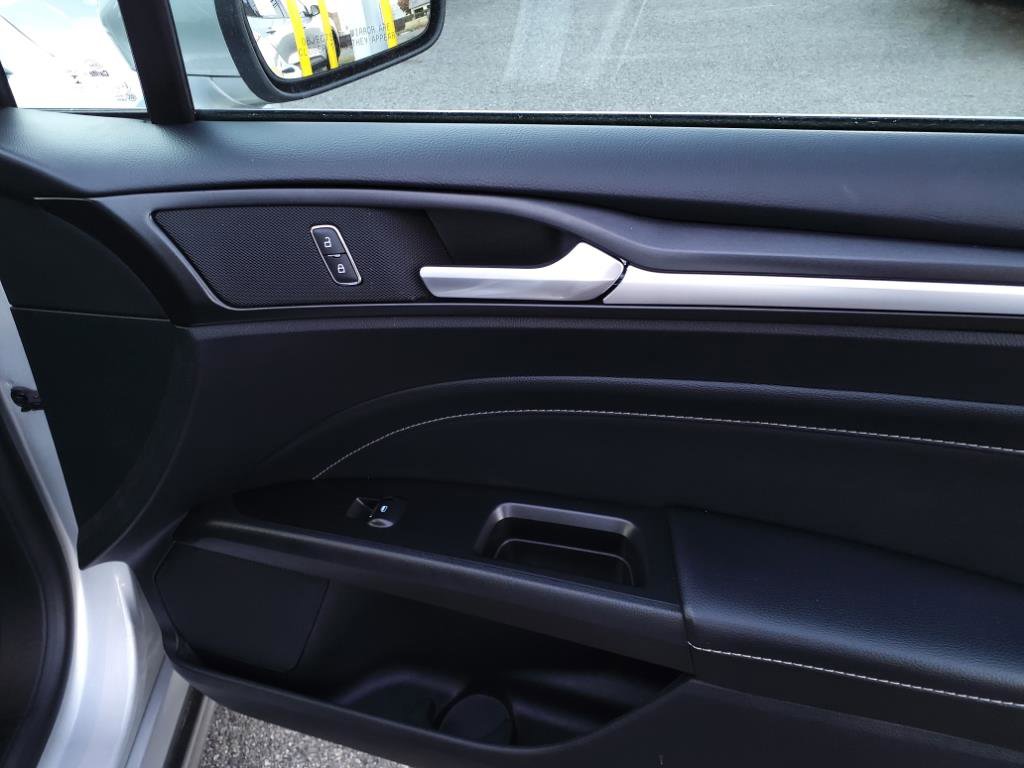 Used 2019 Ford Fusion Titanium image 15
