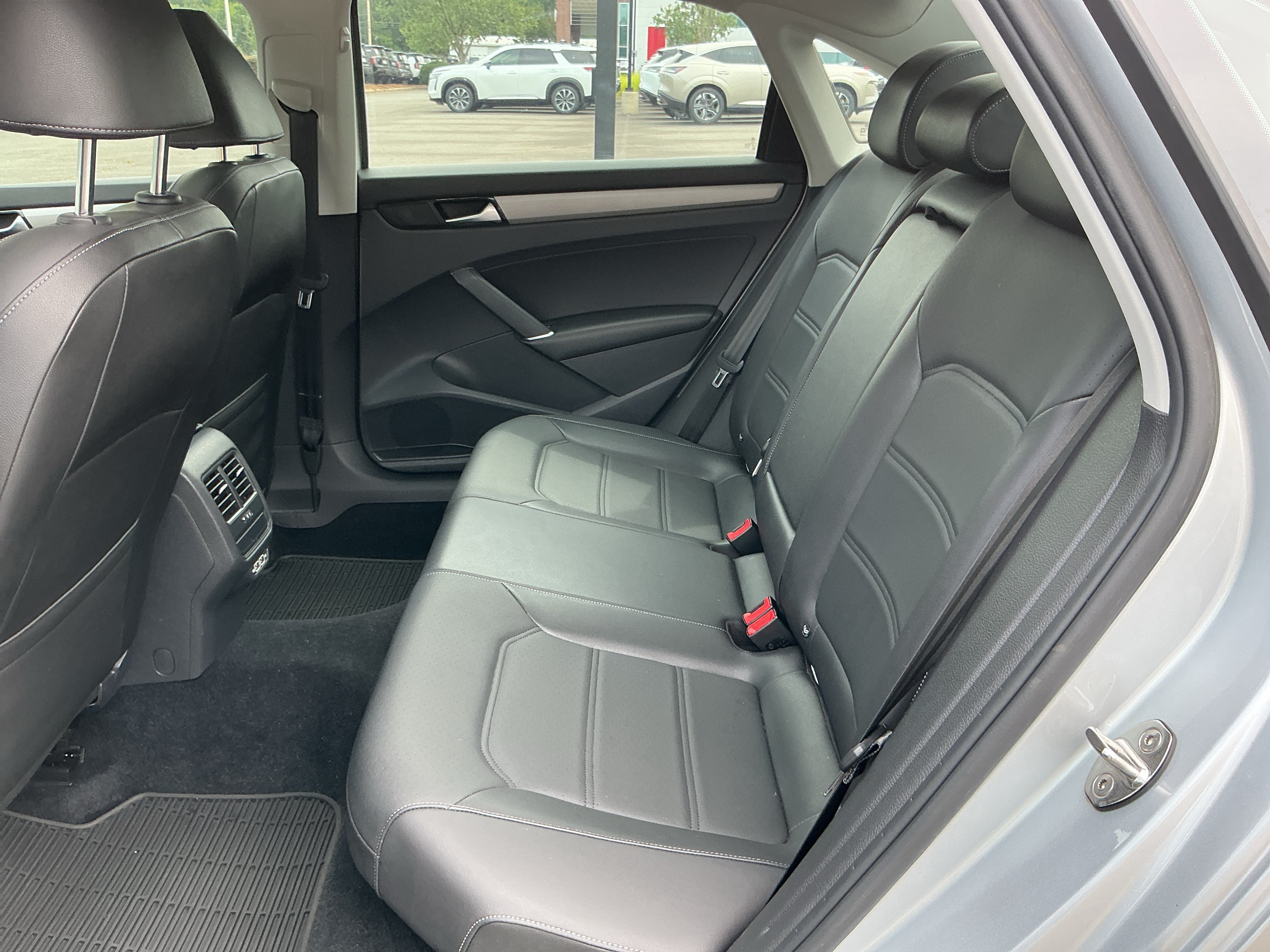 Used 2020 Volkswagen Passat 2.0T SE w/ Sunroof Package FWD image 22