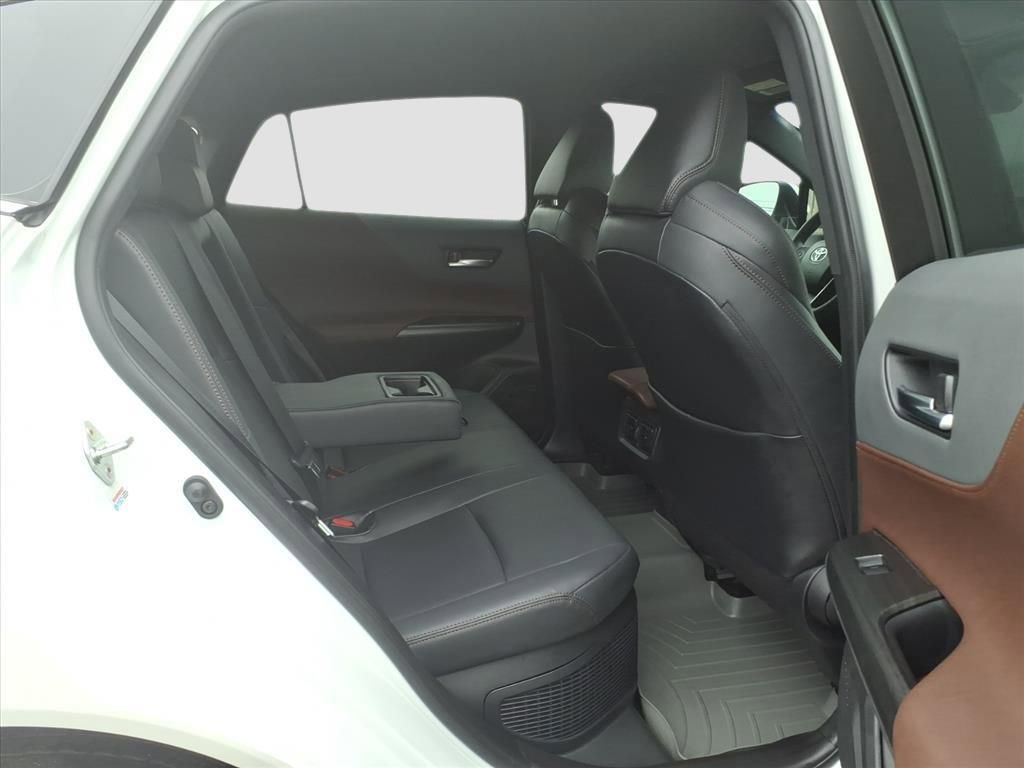 Used 2024 Toyota Venza XLE image 13