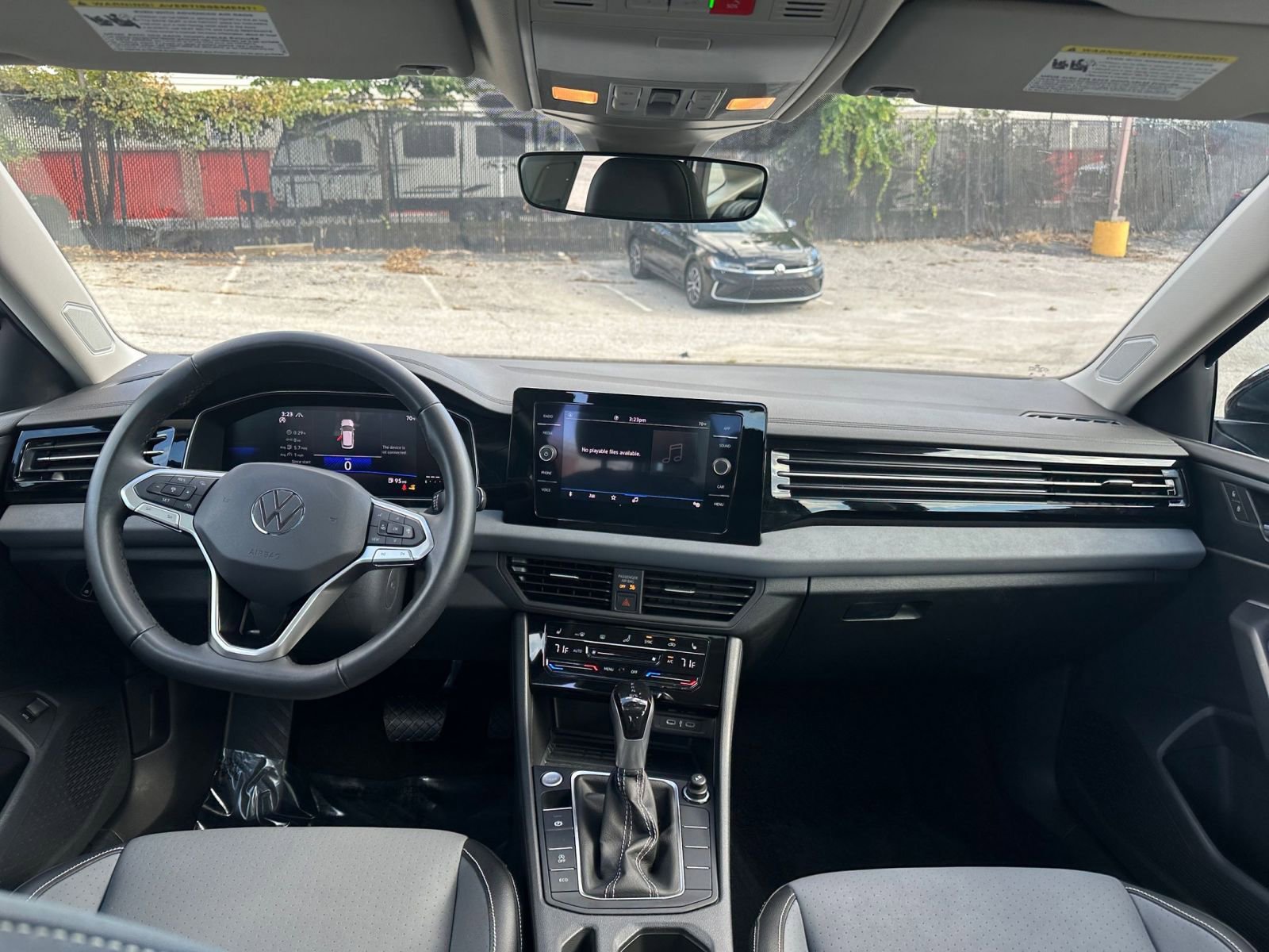 Used 2025 Volkswagen Jetta SE image 32