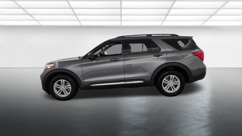 Used 2024 Ford Explorer XLT w/ Equipment Group 202A AWD/4WD image 6
