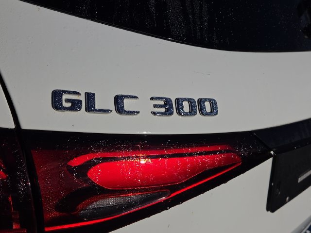 Used 2023 Mercedes-Benz GLC 300 4MATIC w/ Exclusive Trim Package image 29