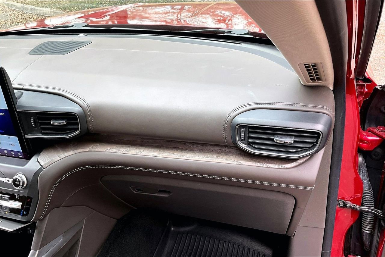 Used 2020 Ford Explorer Platinum w/ Premium Technology Package image 23
