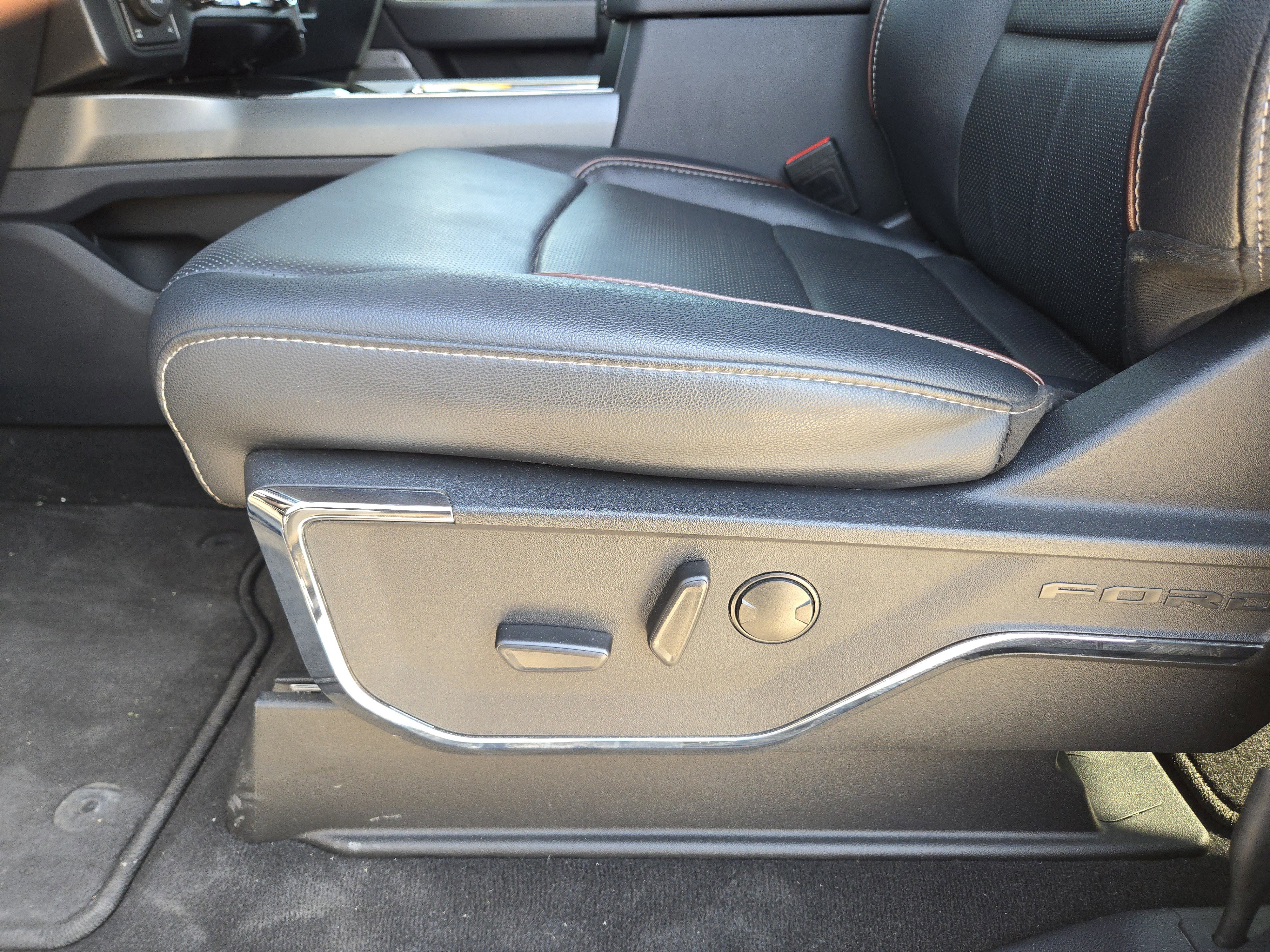 Used 2023 Ford F250 Lariat w/ Chrome Package image 23