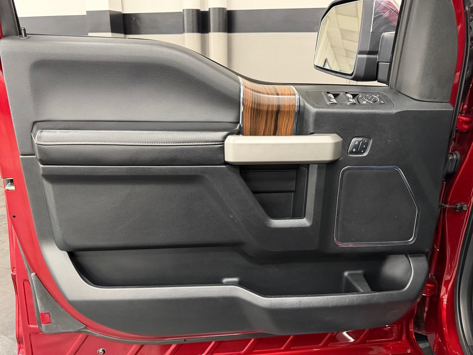 Used 2015 Ford F150 Lariat RWD image 19