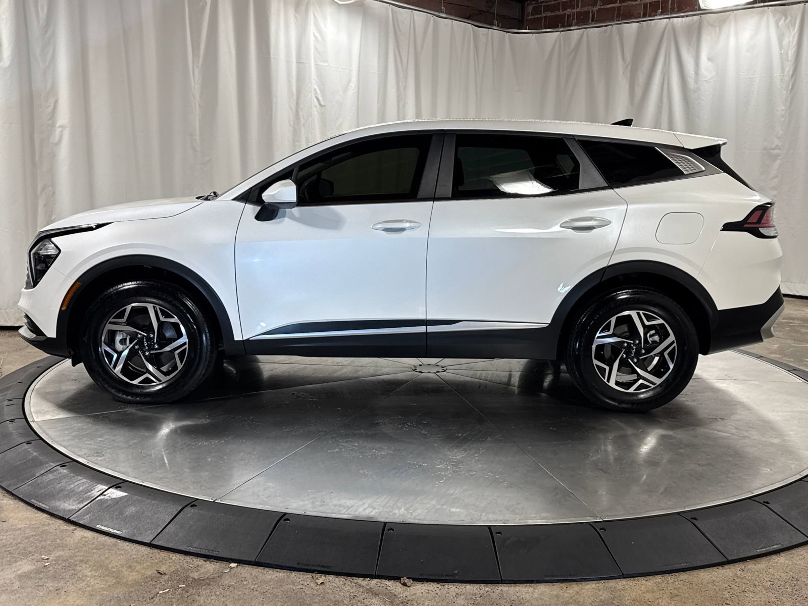 Certified 2023 Kia Sportage LX image 4